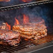 PACK  PITMASTER Barbecue Fumoir au charbon de bois Masterbuilt Gravity1050 (1 bbq, 1 tournebroche, 1housse, 1 sac de charbon,1 four à pizza MB)
